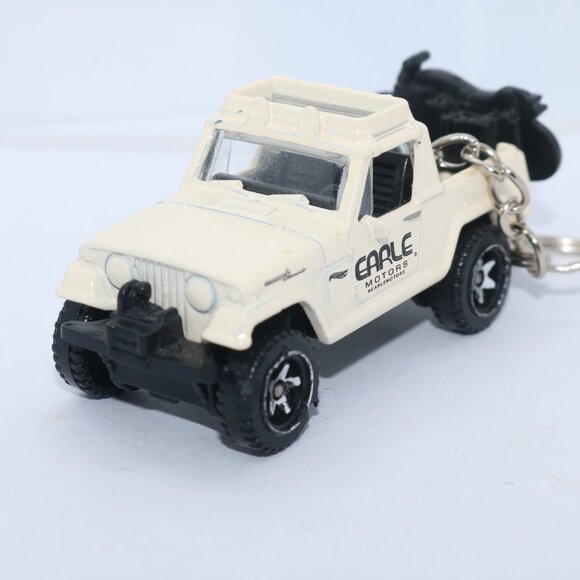 Hot Wheels 1967 Jeepster Commando custom keychain 1:64 scale - Picture 4 of 4